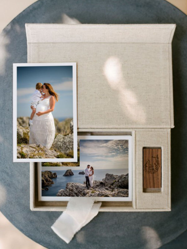 Print Box with a USB and 12 Prints 6x4 white-Border Lustre